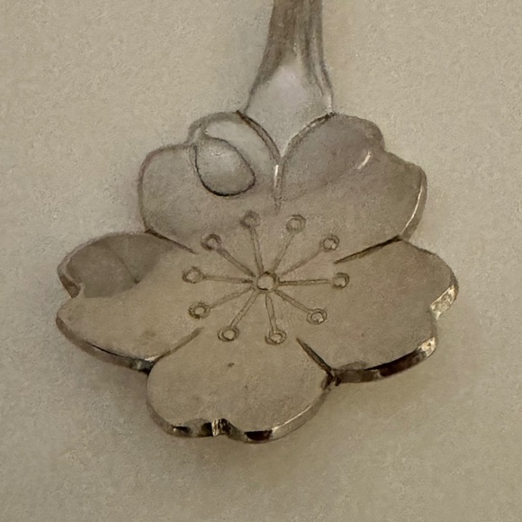 Sakura flower-top teaspoon, stainless steel, by Nagao Tsubamesanjo in Japan - Picture 7 of 7